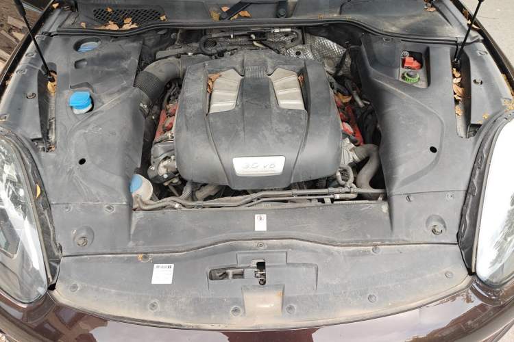Used Porsche Cayenne 2016 Cayenne 3.0T Engine Bay
