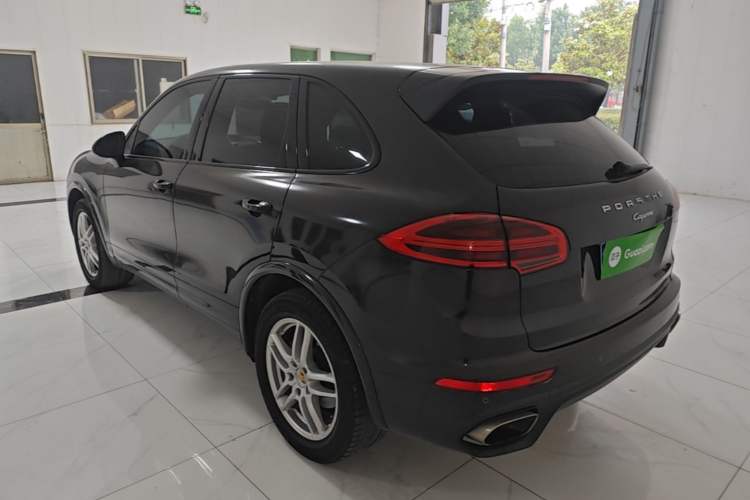 Used Porsche Cayenne 2016 Cayenne Platinum Edition 3.0T Exterior 2