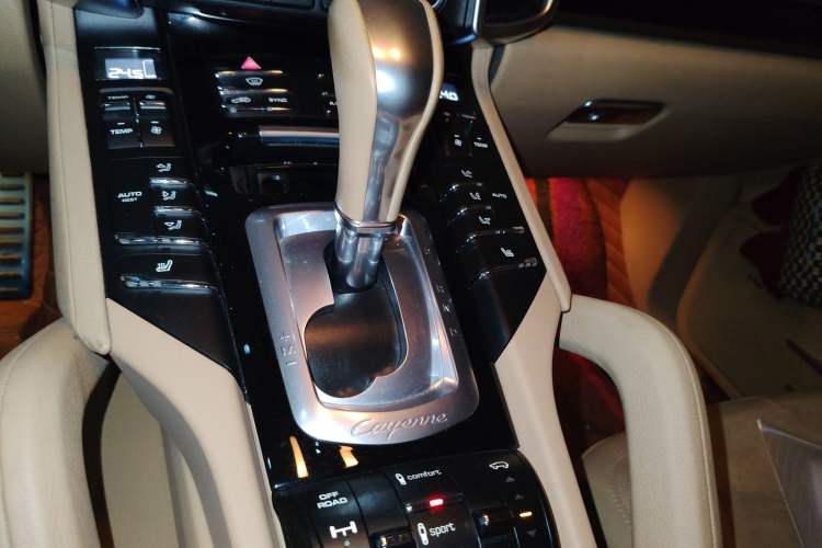 Used Porsche Cayenne 2016 Cayenne Platinum Edition 3.0T Gear Lever