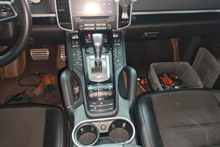 Used Porsche Cayenne 2016 Cayenne Platinum Edition 3.0T Gear Lever