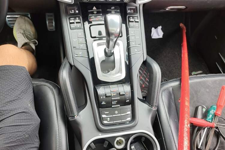 Used Porsche Cayenne 2016 Cayenne Platinum Edition 3.0T Gear Lever