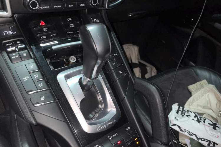 Used Porsche Cayenne 2016 Cayenne Platinum Edition 3.0T Gear Lever