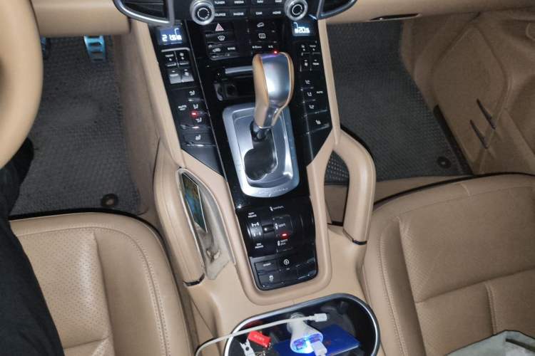 Used Porsche Cayenne 2016 Cayenne 3.0T Gear Lever