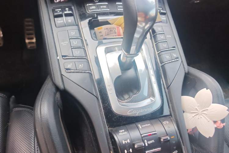 Used Porsche Cayenne 2016 Cayenne Platinum Edition 3.0T Gear Lever