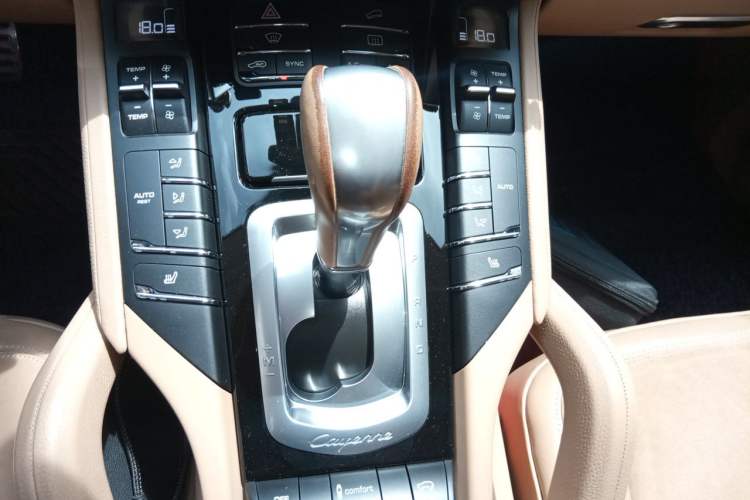 Used Porsche Cayenne 2016 Cayenne Platinum Edition 3.0T Gear Lever