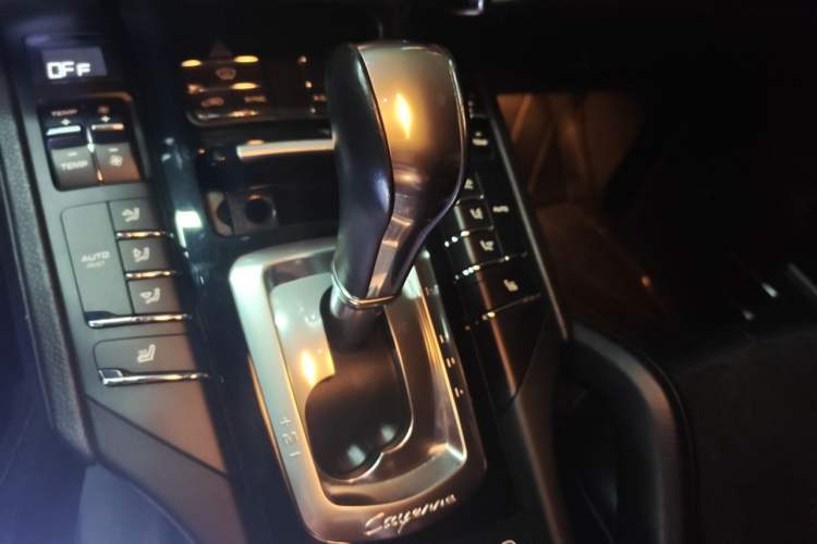 Used Porsche Cayenne 2016 Cayenne Platinum Edition 3.0T Gear Lever