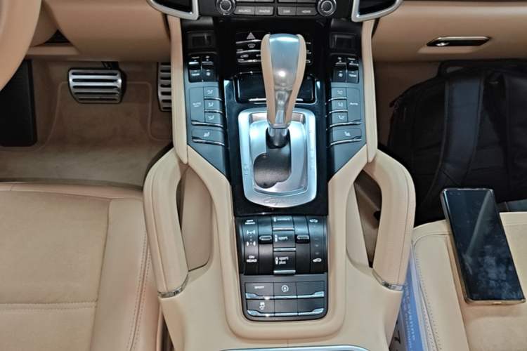 Used Porsche Cayenne 2016 Cayenne Platinum Edition 3.0T Gear Lever