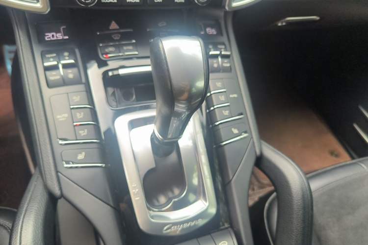 Used Porsche Cayenne 2016 Cayenne Platinum Edition 3.0T Gear Lever