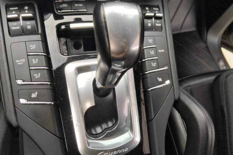 Used Porsche Cayenne 2016 Cayenne Platinum Edition 3.0T Gear Lever