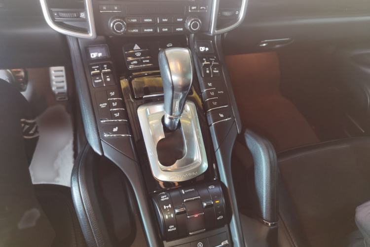 Used Porsche Cayenne 2016 Cayenne Platinum Edition 3.0T Gear Lever