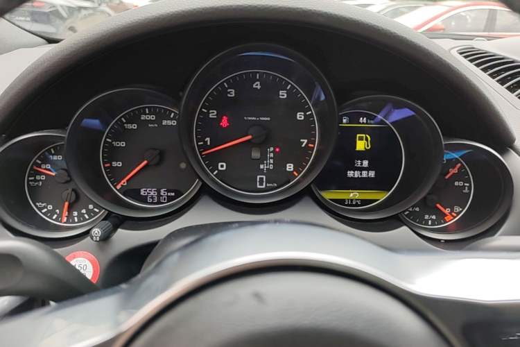 Used Porsche Cayenne 2016 Cayenne Platinum Edition 3.0T Instrument Cluster