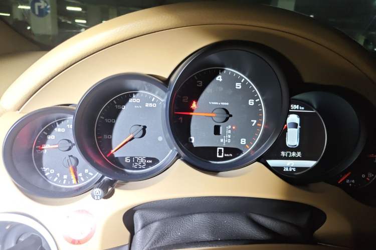 Used Porsche Cayenne 2016 Cayenne Platinum Edition 3.0T Instrument Cluster