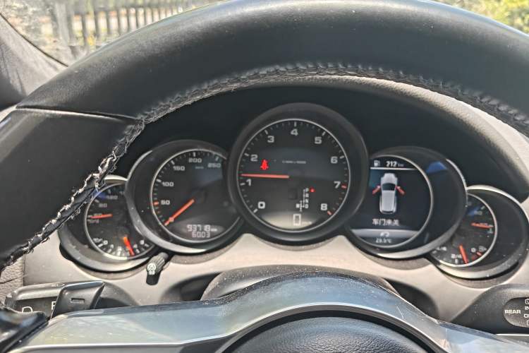 Used Porsche Cayenne 2016 Cayenne 3.0T Instrument Cluster