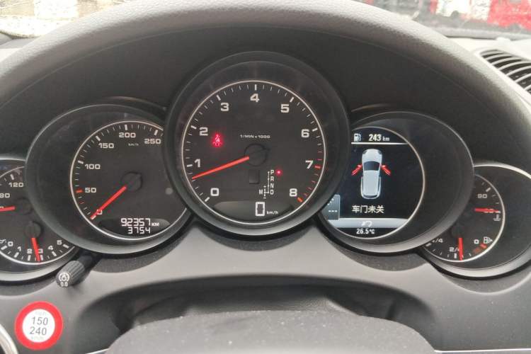 Used Porsche Cayenne 2016 Cayenne Platinum Edition 3.0T Instrument Cluster