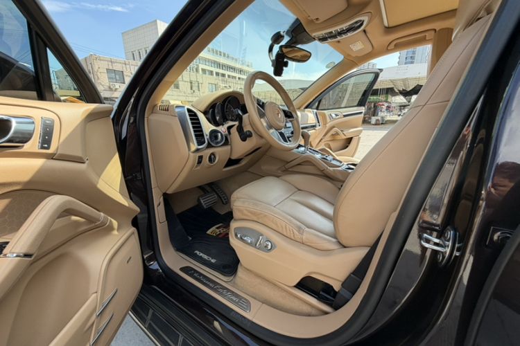 Used Porsche Cayenne 2016 Cayenne 3.0T Interior 2
