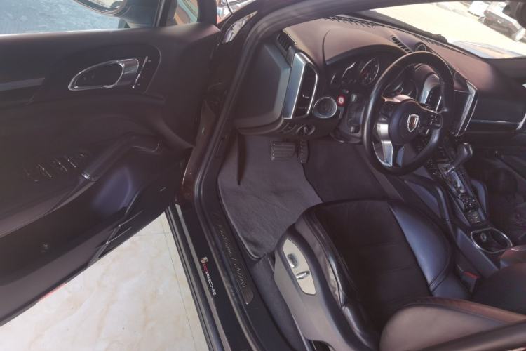 Used Porsche Cayenne 2016 Cayenne Platinum Edition 3.0T Interior 3