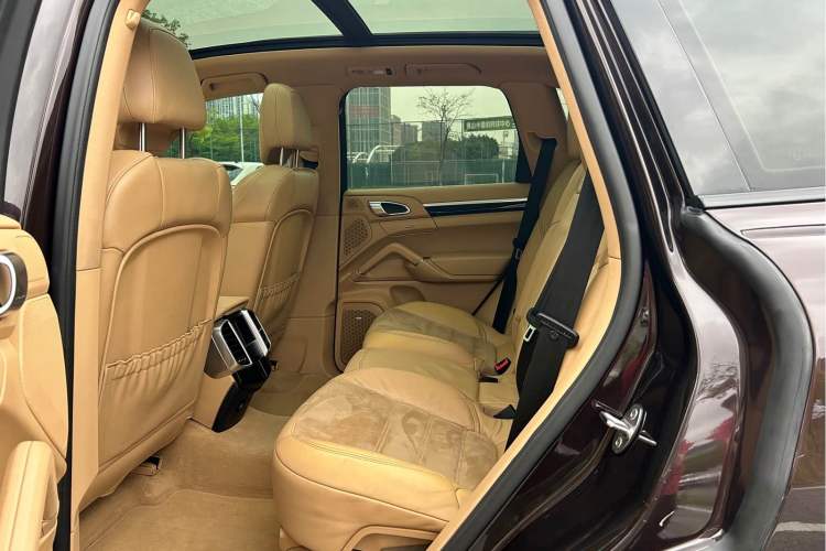 Used Porsche Cayenne 2016 Cayenne Platinum Edition 3.0T Interior 3