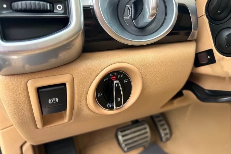 Used Porsche Cayenne 2016 Cayenne Platinum Edition 3.0T Interior 4
