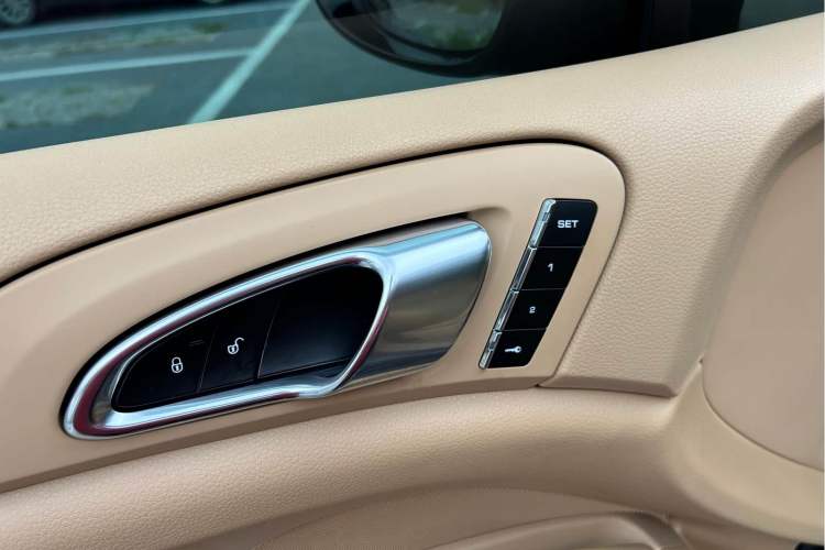 Used Porsche Cayenne 2016 Cayenne Platinum Edition 3.0T Interior 5