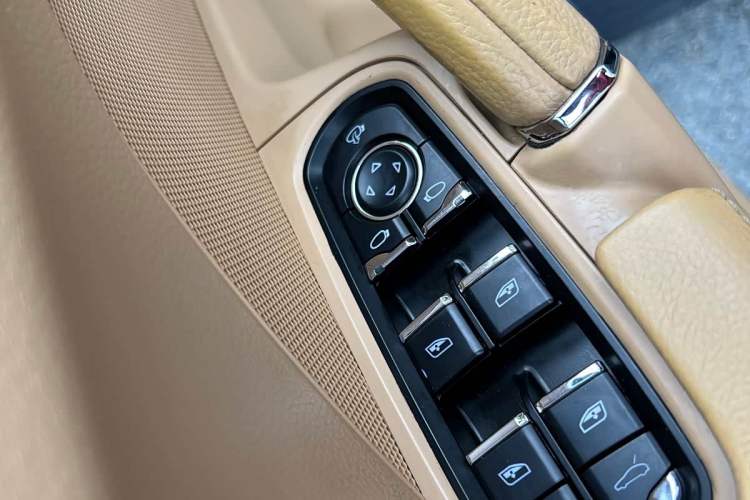 Used Porsche Cayenne 2016 Cayenne Platinum Edition 3.0T Interior 6