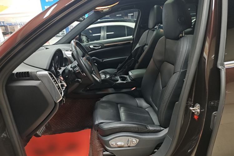 Used Porsche Cayenne 2016 Cayenne Platinum Edition 3.0T Left Front Seat