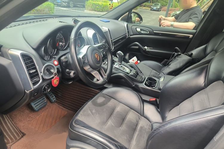 Used Porsche Cayenne 2016 Cayenne Platinum Edition 3.0T Left Front Seat