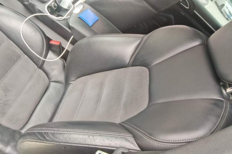 Used Porsche Cayenne 2016 Cayenne Platinum Edition 3.0T Left Front Seat
