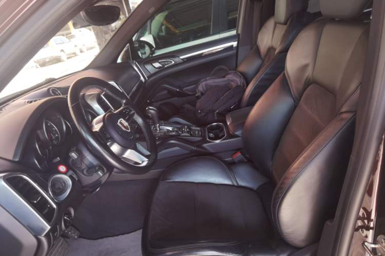 Used Porsche Cayenne 2016 Cayenne Platinum Edition 3.0T Left Front Seat