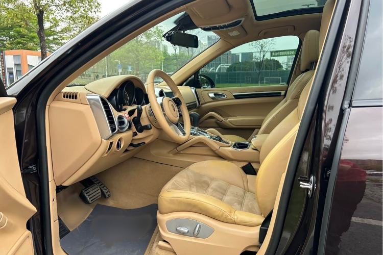 Used Porsche Cayenne 2016 Cayenne Platinum Edition 3.0T Left Front Seat