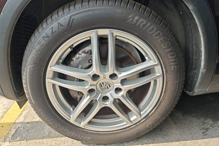 Used Porsche Cayenne 2016 Cayenne 3.0T Left Front Wheel Hub