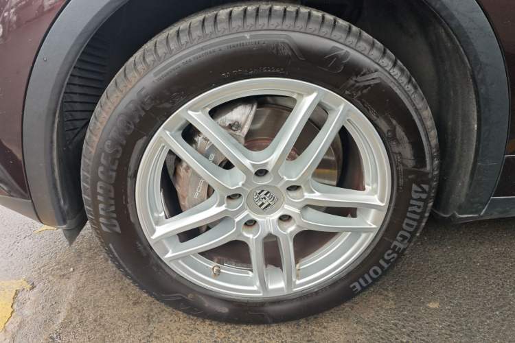 Used Porsche Cayenne 2016 Cayenne 3.0T Left Front Wheel Hub