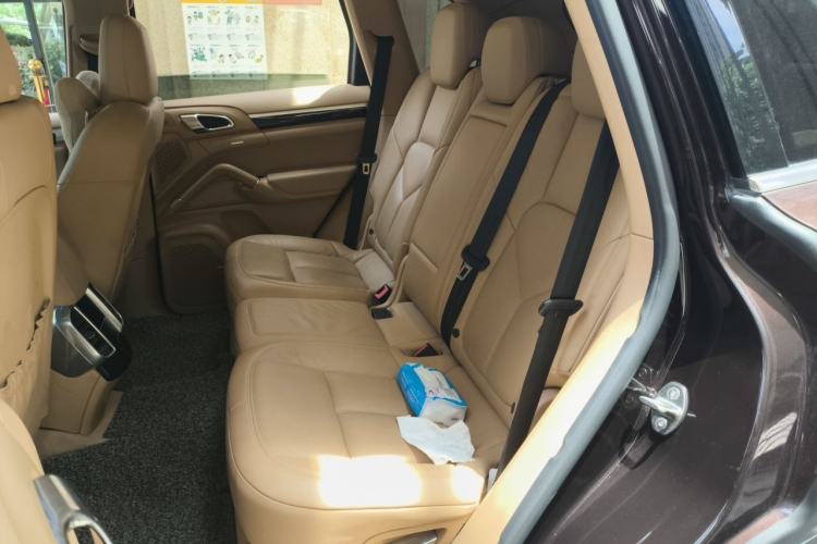 Used Porsche Cayenne 2016 Cayenne Platinum Edition 3.0T Left Rear Seat