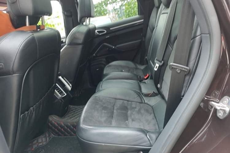 Used Porsche Cayenne 2016 Cayenne Platinum Edition 3.0T Left Rear Seat
