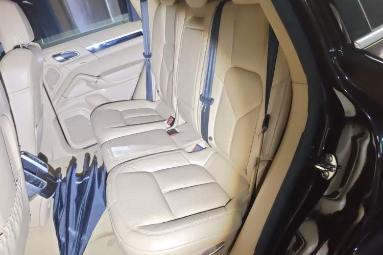 Used Porsche Cayenne 2016 Cayenne Platinum Edition 3.0T Left Rear Seat