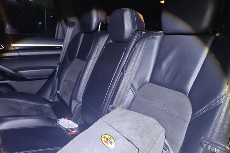 Used Porsche Cayenne 2016 Cayenne Platinum Edition 3.0T Left Rear Seat