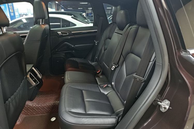 Used Porsche Cayenne 2016 Cayenne Platinum Edition 3.0T Left Rear Seat