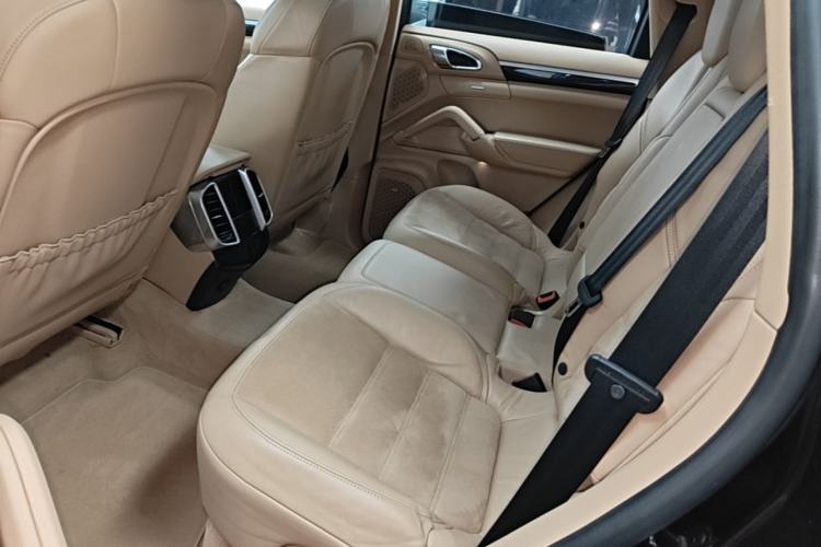Used Porsche Cayenne 2016 Cayenne Platinum Edition 3.0T Left Rear Seat