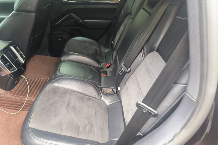 Used Porsche Cayenne 2016 Cayenne Platinum Edition 3.0T Left Rear Seat