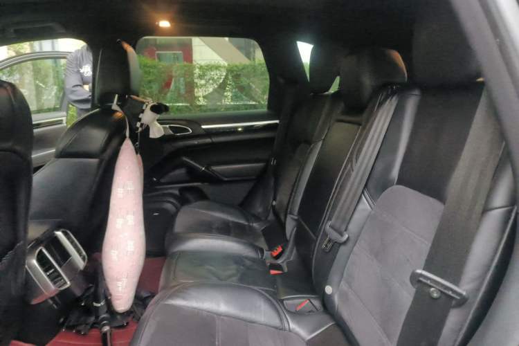 Used Porsche Cayenne 2016 Cayenne Platinum Edition 3.0T Left Rear Seat