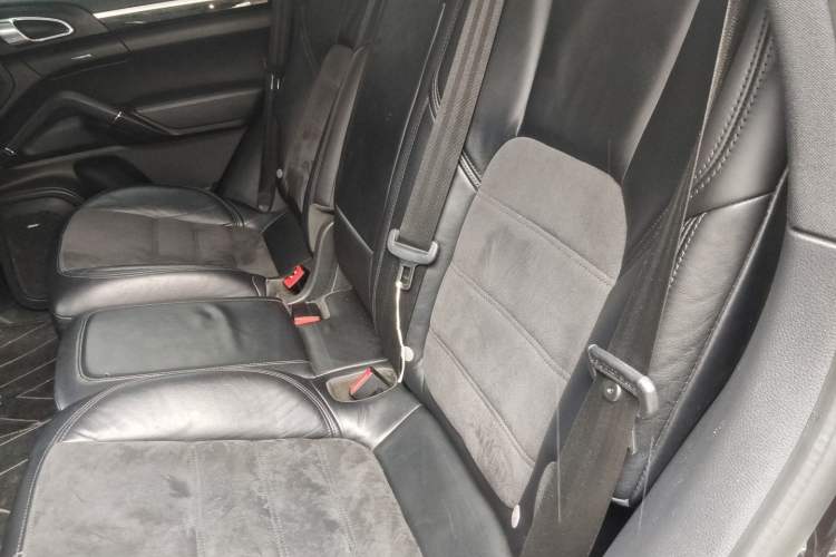Used Porsche Cayenne 2016 Cayenne Platinum Edition 3.0T Left Rear Seat