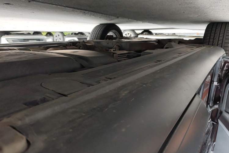 Used Porsche Cayenne 2016 Cayenne Platinum Edition 3.0T Left Side Sill