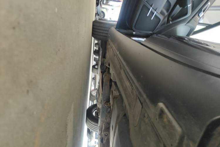 Used Porsche Cayenne 2016 Cayenne 3.0T Left Side Sill