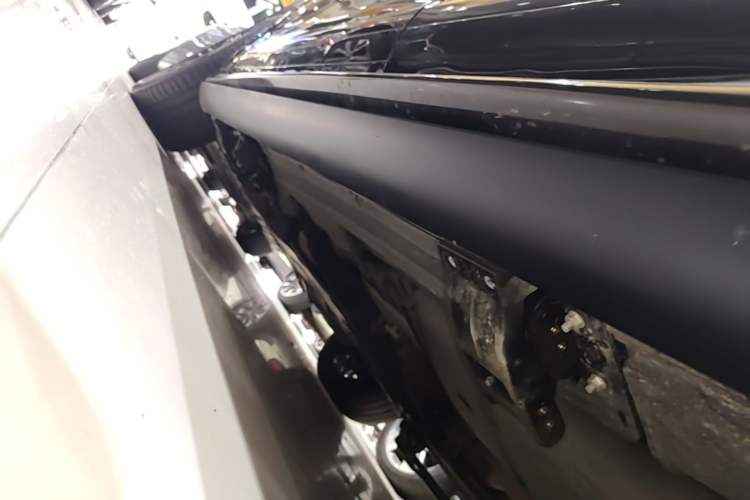 Used Porsche Cayenne 2016 Cayenne Platinum Edition 3.0T Left Side Sill