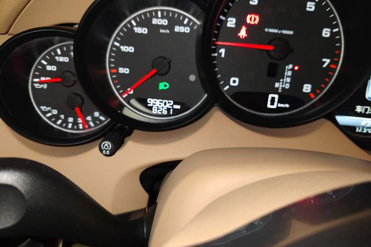 Used Porsche Cayenne 2016 Cayenne Platinum Edition 3.0T Odometer Close Up
