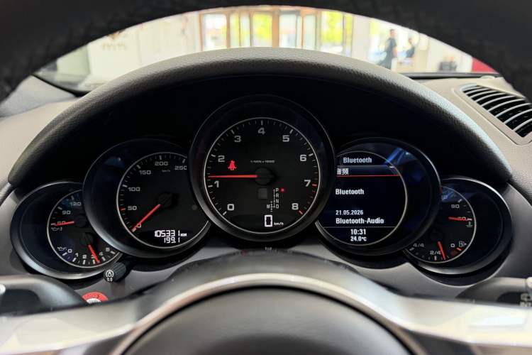 Used Porsche Cayenne 2016 Cayenne 3.0T Odometer Close Up