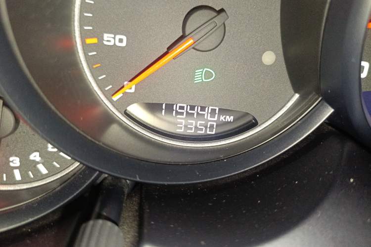 Used Porsche Cayenne 2016 Cayenne 3.0T Odometer Close Up
