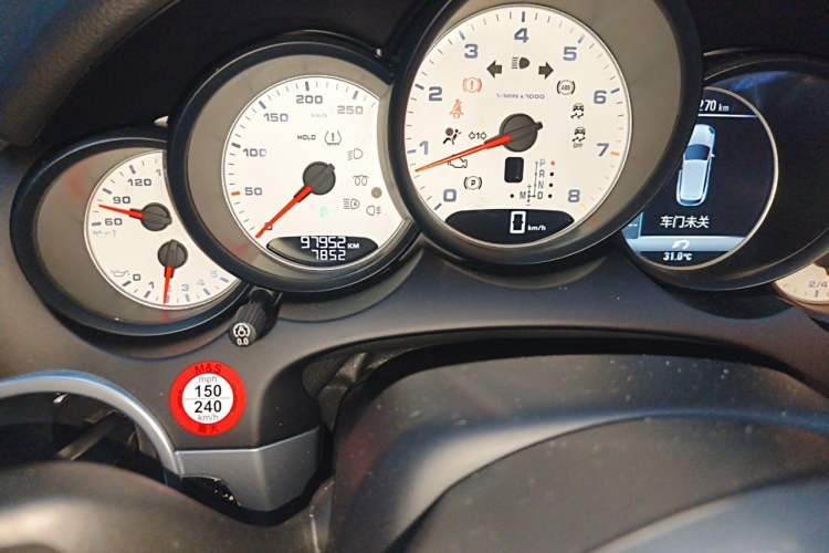 Used Porsche Cayenne 2016 Cayenne 3.0T Odometer Close Up