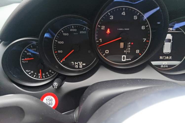 Used Porsche Cayenne 2016 Cayenne 3.0T Odometer Close Up