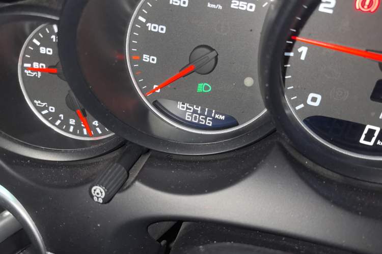 Used Porsche Cayenne 2016 Cayenne Platinum Edition 3.0T Odometer Close Up