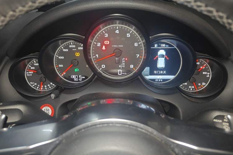 Used Porsche Cayenne 2016 Cayenne 3.0T Odometer Close Up